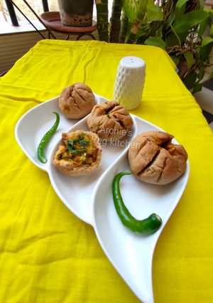 A picture of Masala Bati.