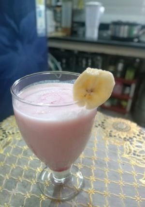 A picture of Rose banana smoothie.