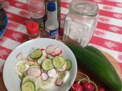 Una foto de pepino ensalada