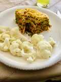 Budín de zanahoria y perejil con coliflor al dente