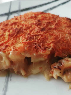 Una foto de Gratinado de pollo, patata y calabacín 🥔🍗🧀