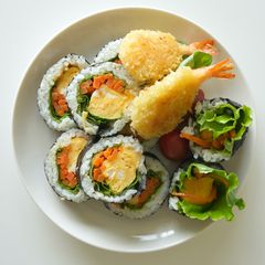 A picture of Simple gimbap that leaves you feeling light and fresh 🍙🥕🍃.