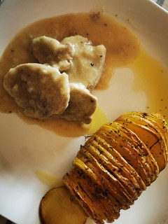 Una foto de Solomillo al vino blanco con patatas al horno