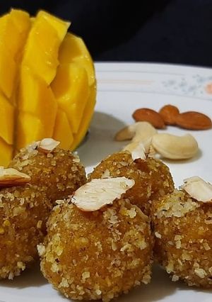 मॅंगो लावा लाडू (mango lawa ladooo recip in marathi) रेसिपी चे मुख्य फोटो 