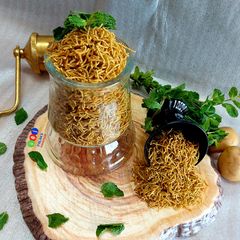 Aloo phudina sev or Mint Potato Slims A picture of Aloo phudina sev or Mint Potato Slims.
