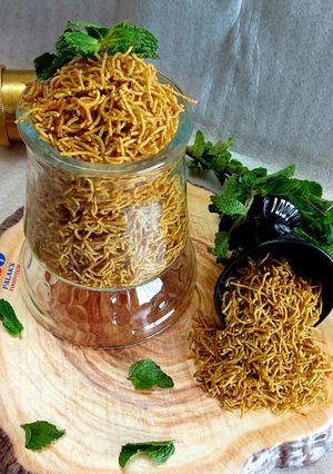A picture of Aloo phudina sev or Mint Potato Slims.