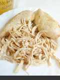 O peito de frango cozido com cebola