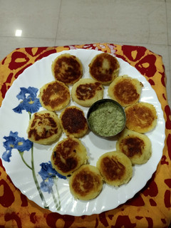 बटाटा टिक्की (batata tikki recipe in marathi) रेसिपी चे मुख्य फोटो