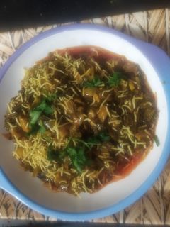 લીલી ડુંગળી સેવ નું શાક (Lili Dungri Sev Shak Recipe In Gujarati) રેસીપી મુખ્ય ફોટો