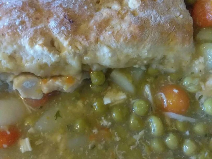 Recipe Chicken pot pie topped with biscuits the Delicious So Delicious