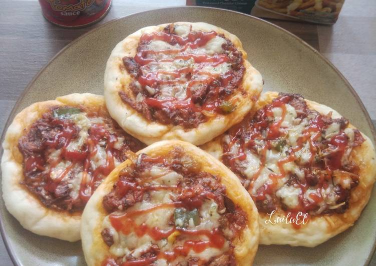 Langkah Mudah untuk Menyiapkan Pizza Mini Sarden Cheese Melt, Enak