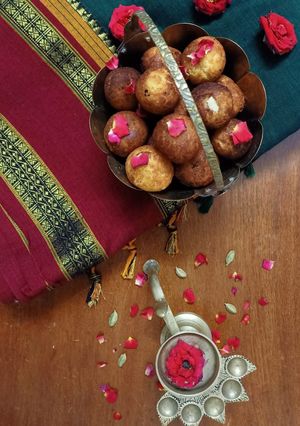 ब्रेडचे गुलाबजाम (bread gulab jamun recipe in marathi) रेसिपी चे मुख्य फोटो