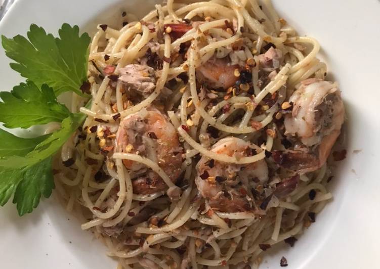 Langkah Mudah untuk Menyiapkan Spageti aglio olio udang tuna, Lezat Sekali