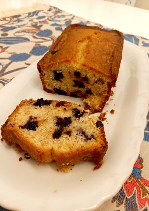 Una foto de Budín de banana, arándanos y frutos secos