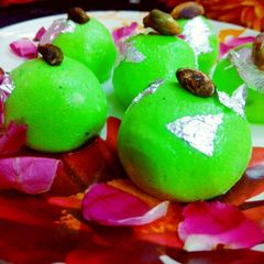 A picture of Pista sandesh.