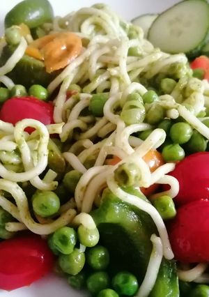 Pesztós tészta zöldségesen recept fotója