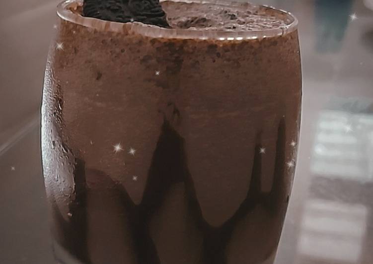 Recipe of Perfect Oreo Milkshake