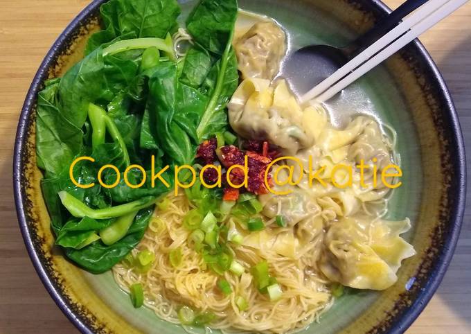 Vegan Wonton Noodle Soup - The Foodie Takes Flight