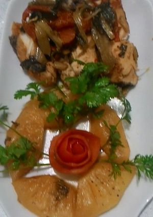 Hình của món Cá mè hoa kho dứa.