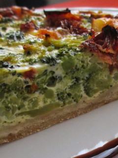 Una foto de Receta de Quiche de brócoli y queso