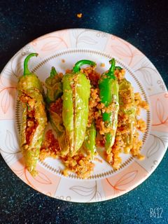 બેસનના ભરેલા મરચા(besan bhrela marcha recipe in Gujarati) રેસીપી મુખ્ય ફોટો
