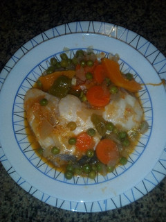 Una foto de Pescadilla guisada con verduras muy fácil