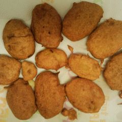 A picture of Lasaniya (Alu Pakoda with garlic flavor).