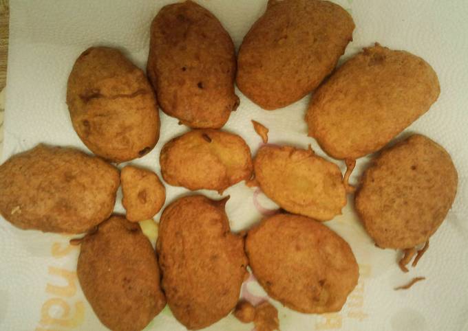 Recipe of Ultimate Lasaniya (Alu Pakoda with garlic flavor)