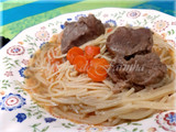 Carne guisada com esparguete