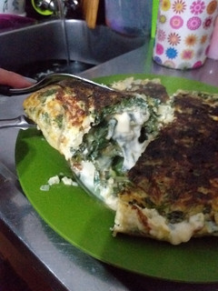 Una foto de Tortilla de acelga rellena