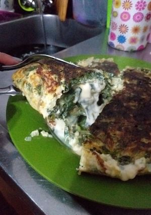 Una foto de Tortilla de acelga rellena
