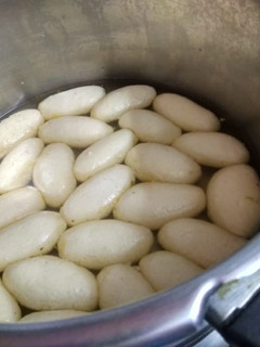 ரசகுல்லா (Rasagulla recipe in tamil) செய்முறை முக்கிய புகைப்படம்