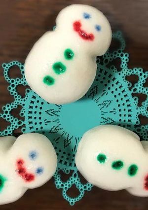 Une photo de Bonhommes de neige.- Jouyo Manju (Wagashi)