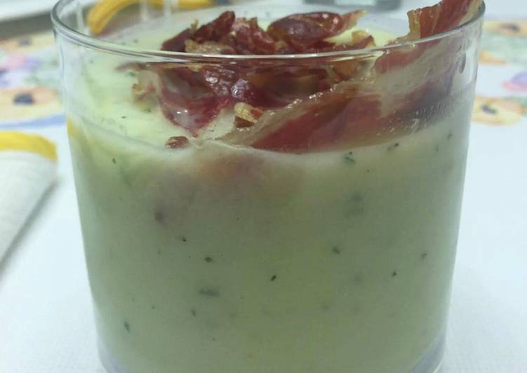 Sopa de Melón con crujiente de Jamón