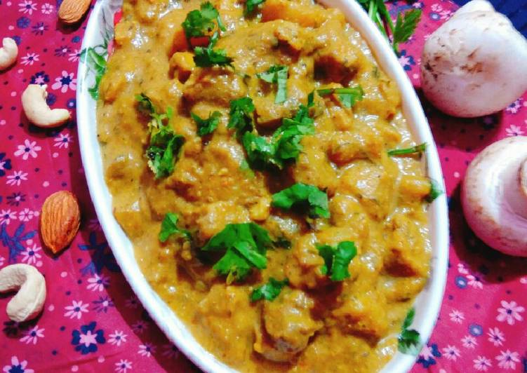 Recipe of Super Quick Almond and cashew nuts loaded mushroom curry