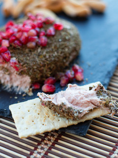 Una foto de Paté de jamón serrano y albahaca