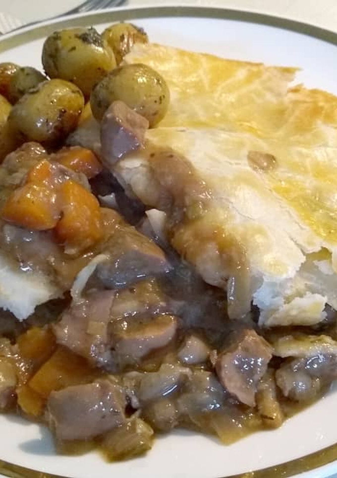 Una foto de Steak and kidney pie (Pastel de carne de ternera y riñones)