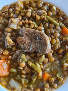 Una foto de Lentejas con foie