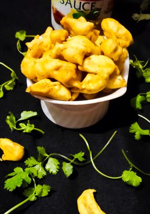 आलू के चटपटे पकोड़े (ALoo ke chatpate pakode recipe in Hindi) रेसिपी मुख्य फोटो