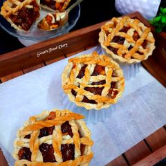 A picture of Mini Apple & Pear Pie, Eggless.