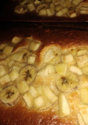 Una foto de Queque yogurt, manzana caramelizada, plátano, almendra y nueces