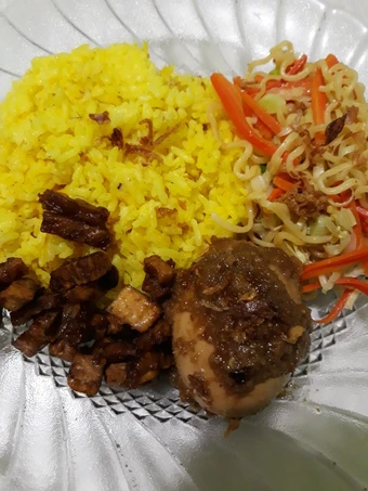 Cara Mudah Membuat Resep Nasi Kuning Rice Cooker Lauk Semur Telur yang Lezat Anti Ribet, Bikin Ngiler