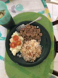 Una foto de Papas con crema de leche y cebolla