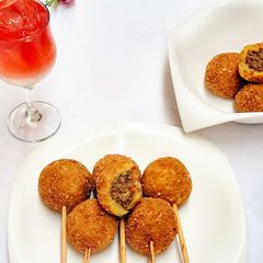 A picture of Potato and fish ball.