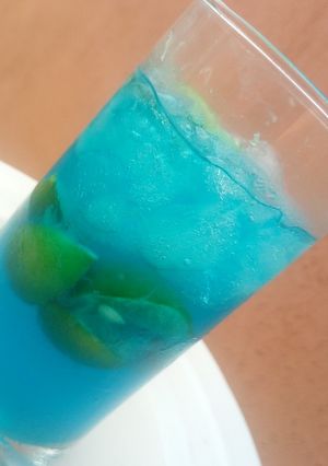 A picture of Blue curacao lemonade.