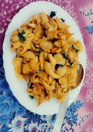 A picture of Chinese Macaroni.