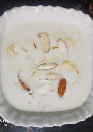 A picture of Rava kheer.