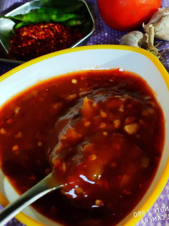 A picture of Tomato and garlic chutney.