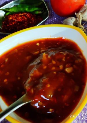 A picture of Tomato and garlic chutney.