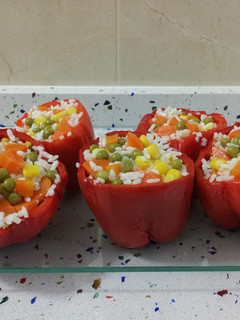 Una foto de Pimientos rellenos de arroz con verduras